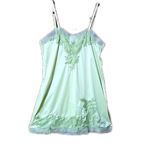 Freaking ancient 1959 Van Raalte lacy chemise ... adorable